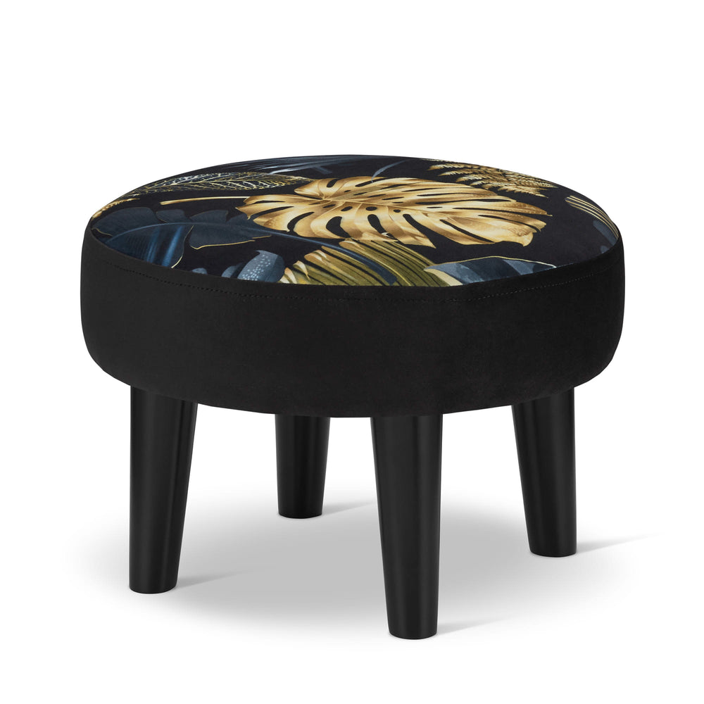 
                  
                    Hocker Mikas
                  
                
