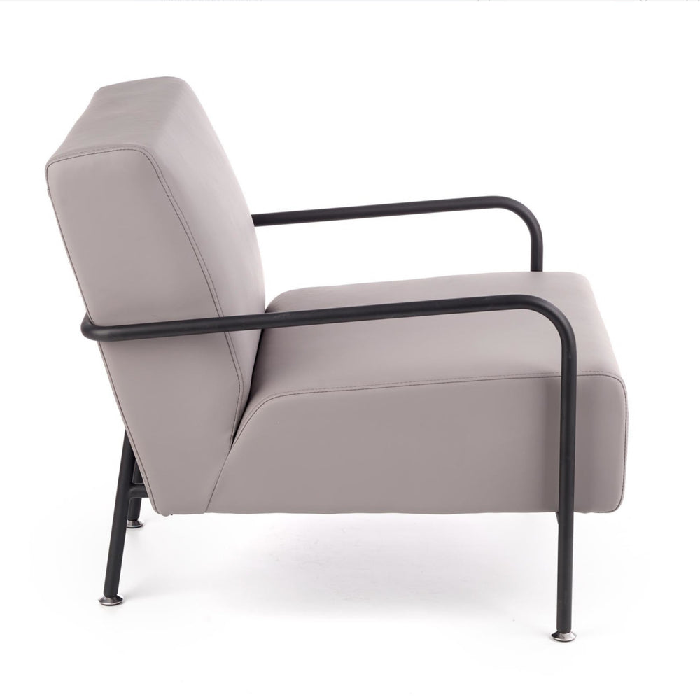 
                  
                    Lennyis Sessel
                  
                